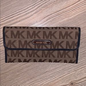 MICHAEL KORS authentic monogram wallet